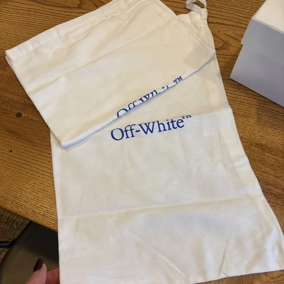 Sneakers - Picture 2 of 4